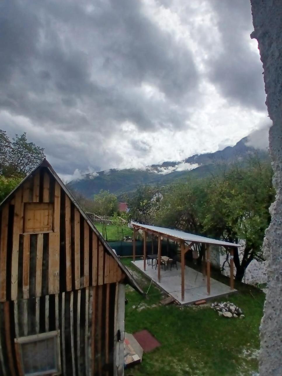 Bujtina Milani Bed & Breakfast Shkoder Exterior photo