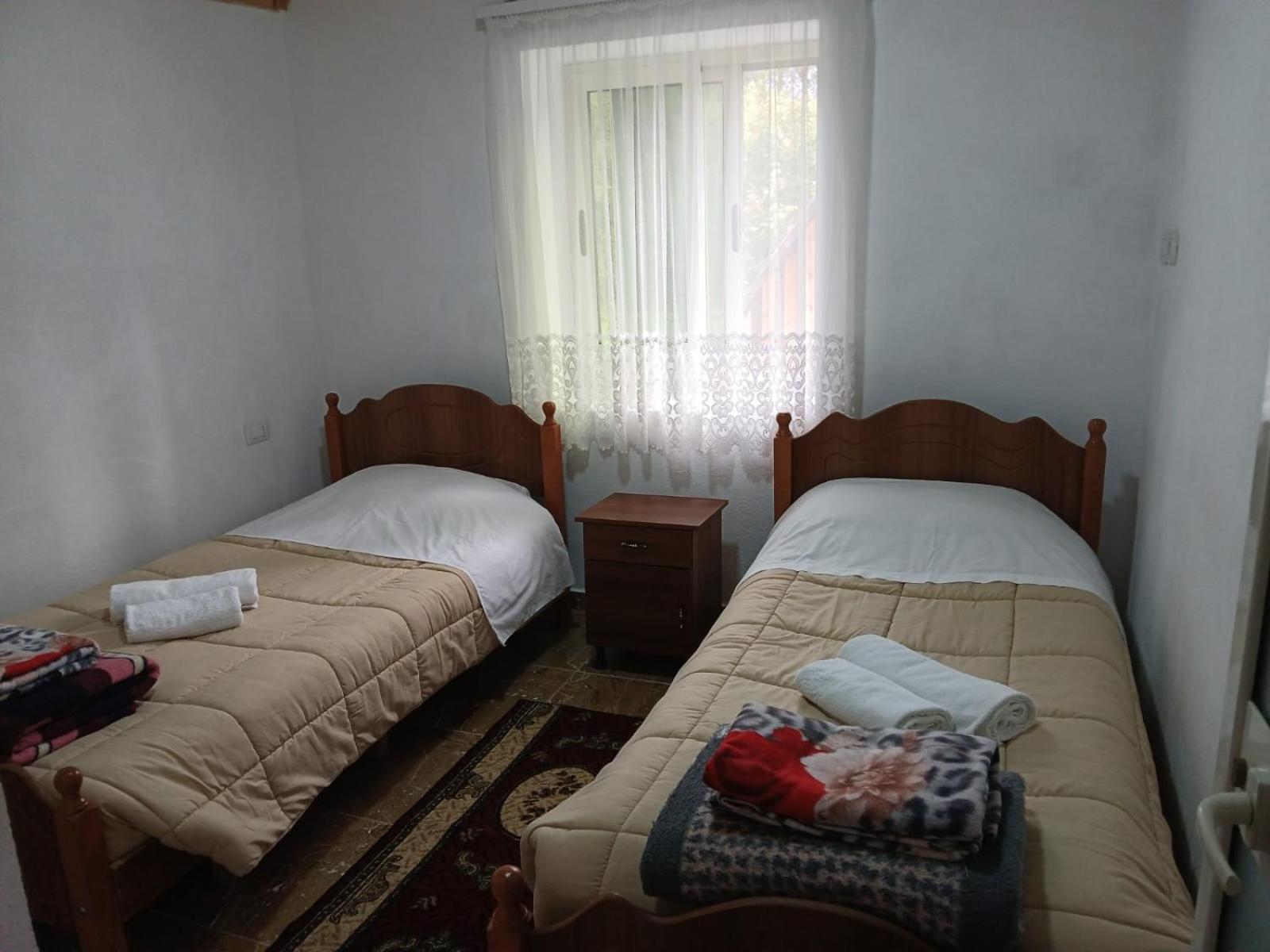Bujtina Milani Bed & Breakfast Shkoder Exterior photo